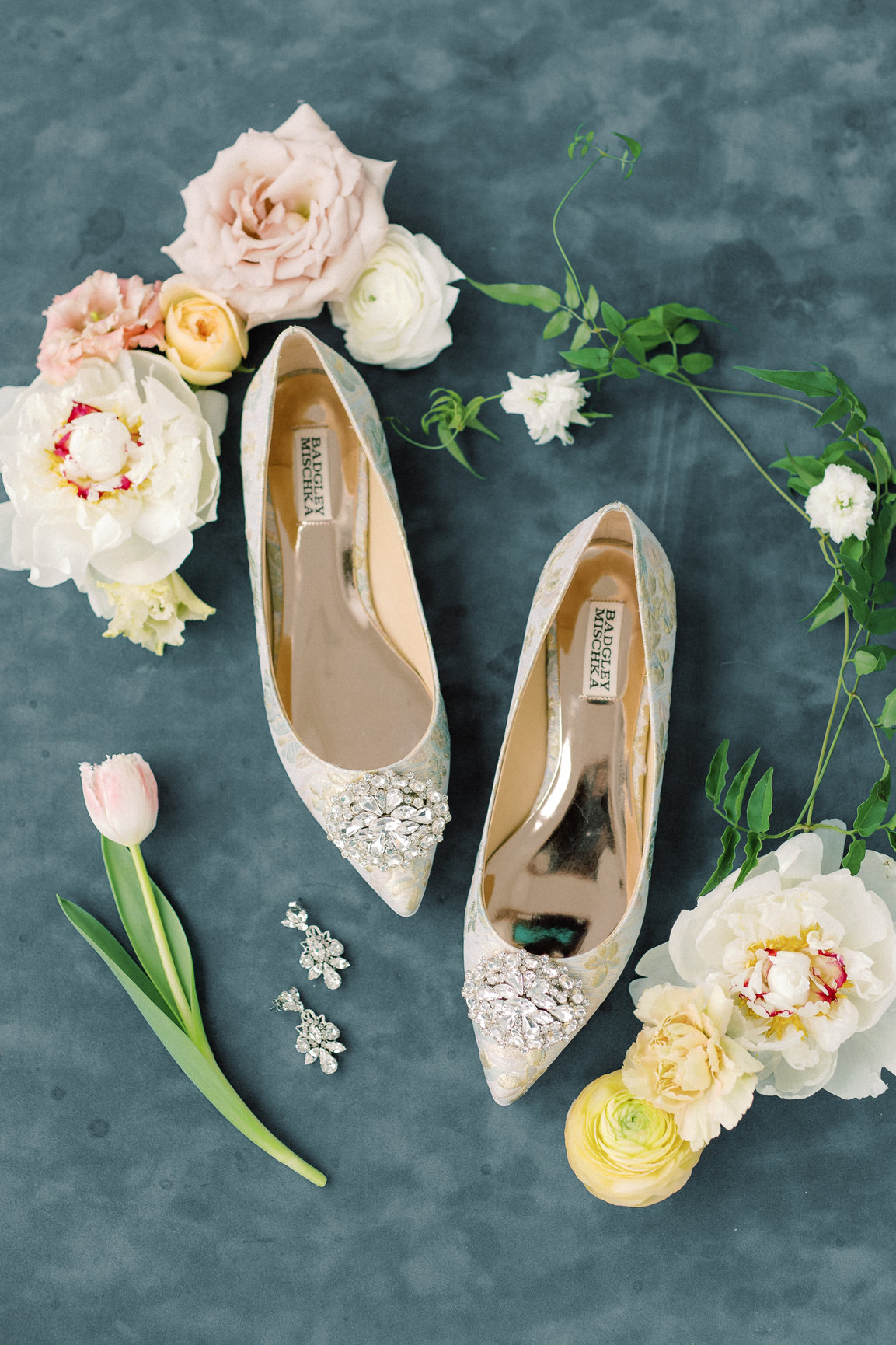 HOME WinstonSalem Florist Weddings & Special Event Florist Green Bee